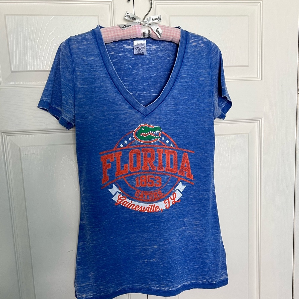 UF Florida Gators Short Sleeve V-Neck Logo T-Shirt